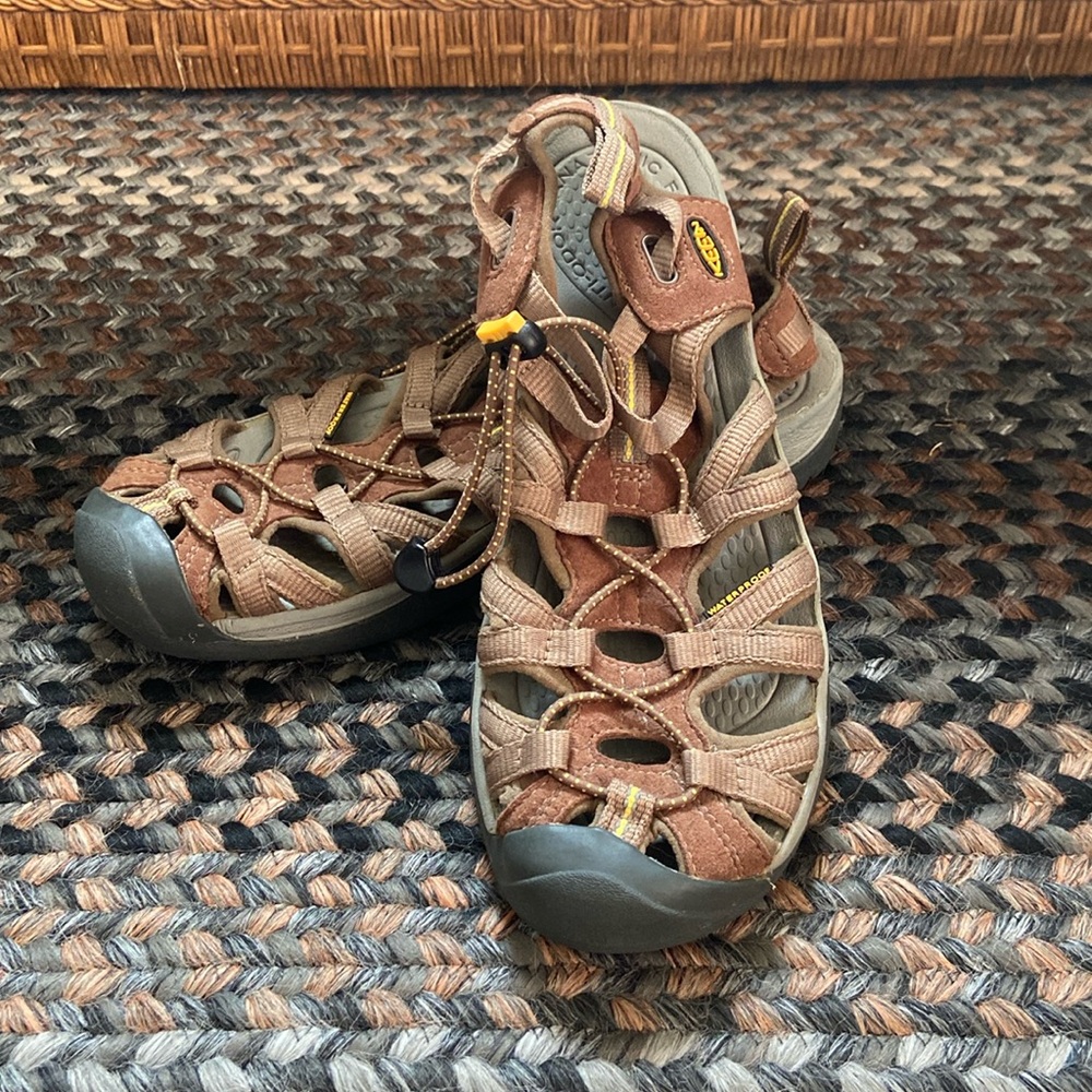 Womens Keen Sandals sz 9 worn once Great Condition